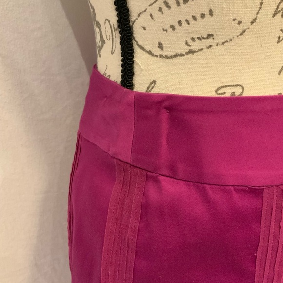 Lightly worn White House Black Market pencil skirt - Picture 5 of 8